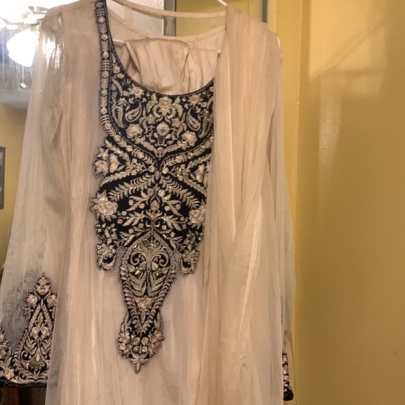 Threads & Motifs Embroidered net Anarkali - Picture 4 of 4